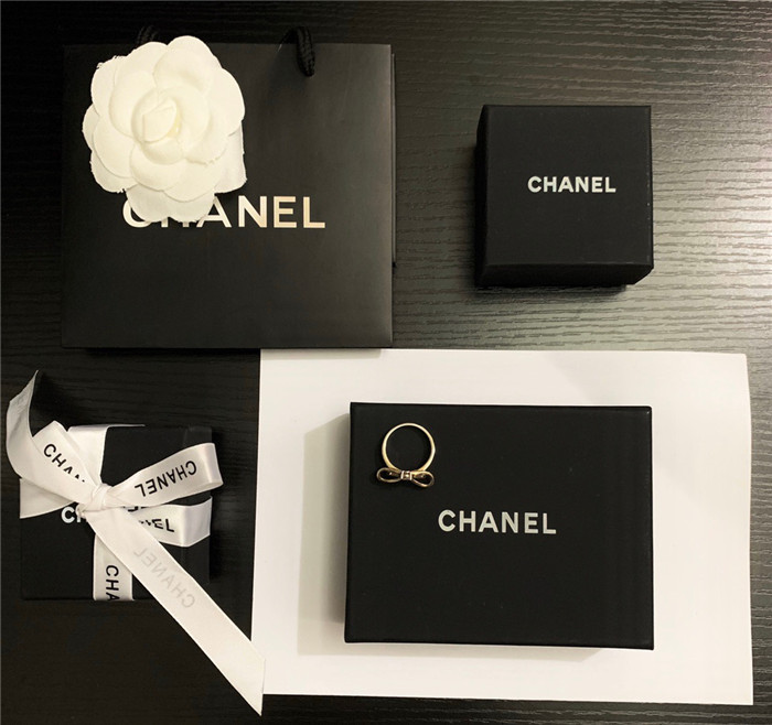 샤넬 반지 C6901 2020/신상 ( 사이즈 카톡상담) (정품과 비교가능한 퀄리티 )