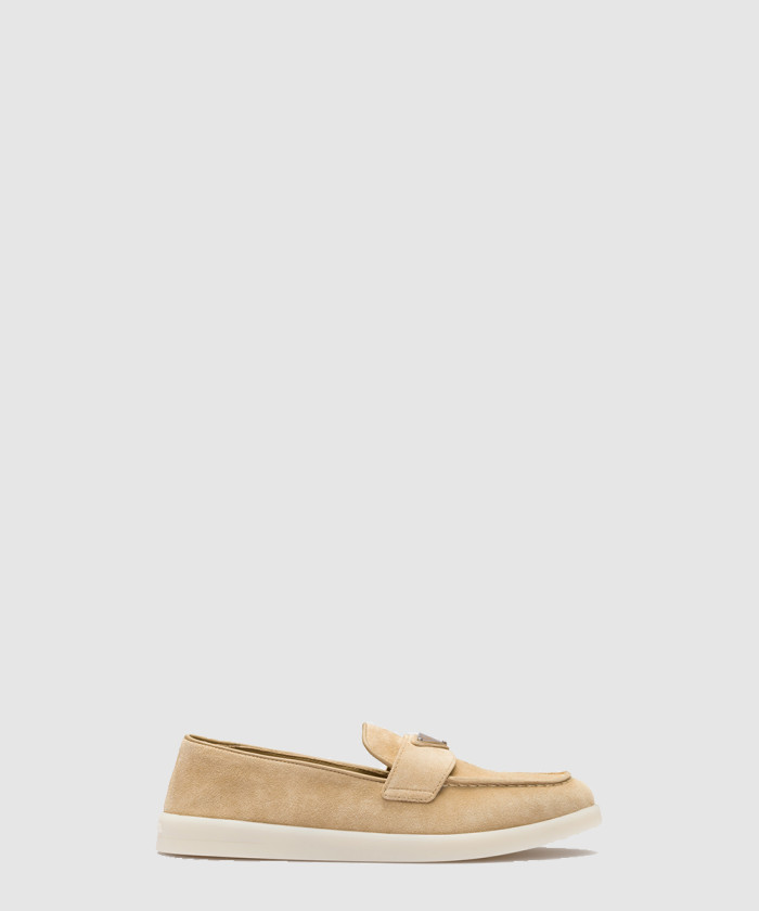 프라다 스웨이드 가죽 로퍼 1D222N