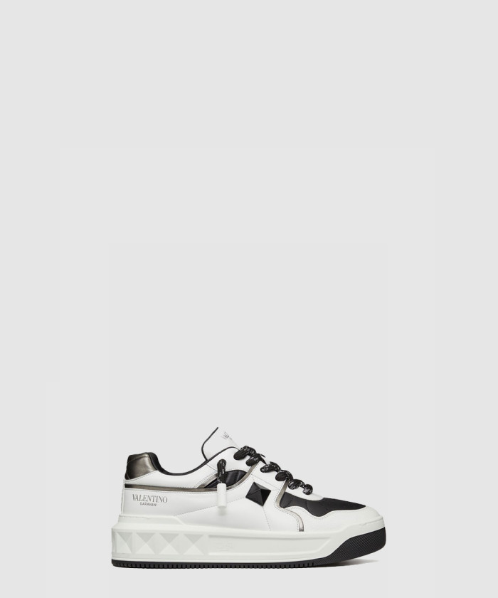 발렌티노 원 스터드 로우탑 스니커즈