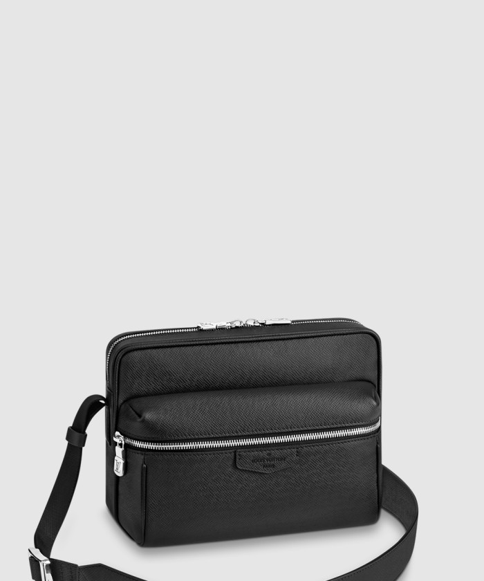 루이비통 아웃도어 메신저백 M33435