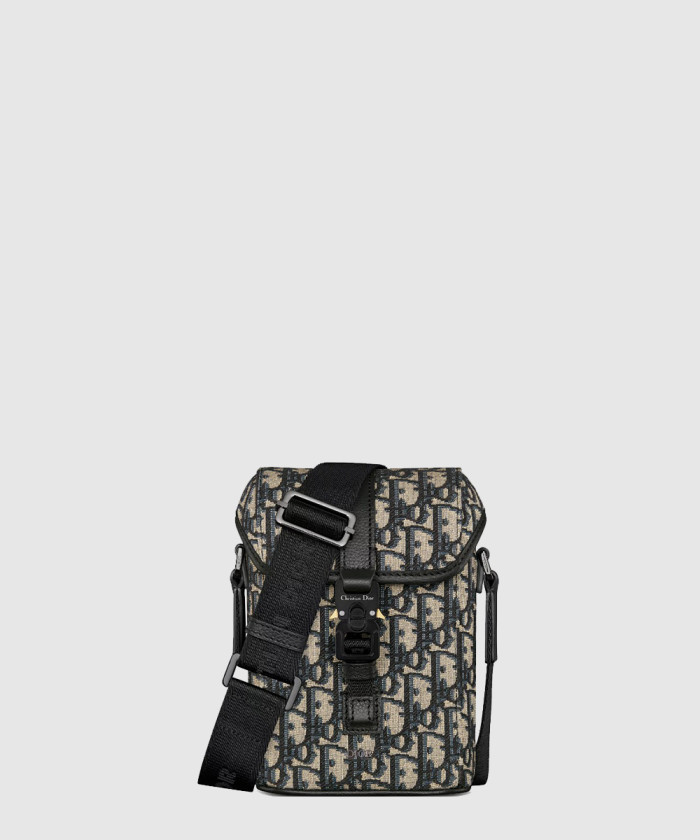 디올 Hit the Road 미니 플랩 버티컬 스트랩백 2HTCA