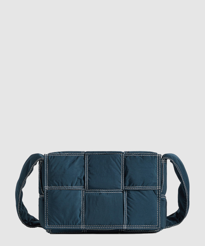 보테가베네타 스몰 패디드 테크 카세트 795675