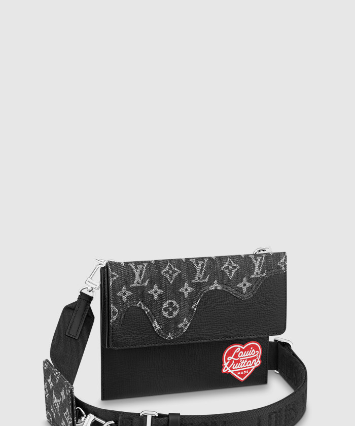 루이비통 트리오 크로스백 M81013