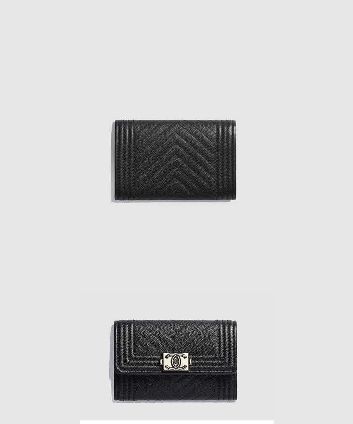샤넬 쉐브론 보이 플랩 카드지갑 A80603