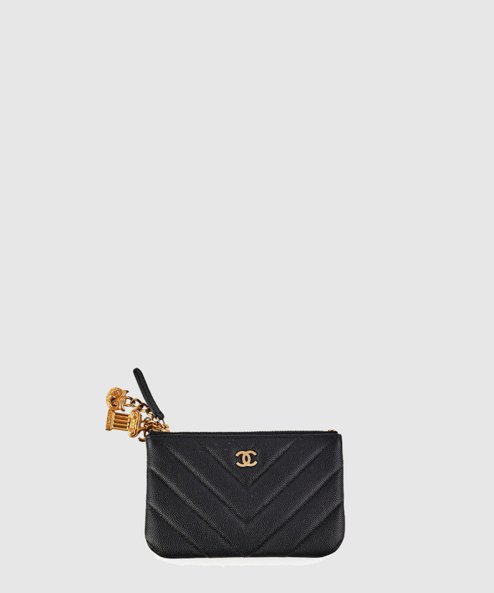 샤넬 알갱이 양가죽 브이 자형 골드 부엉이 펜던트 동전지갑 AS1010