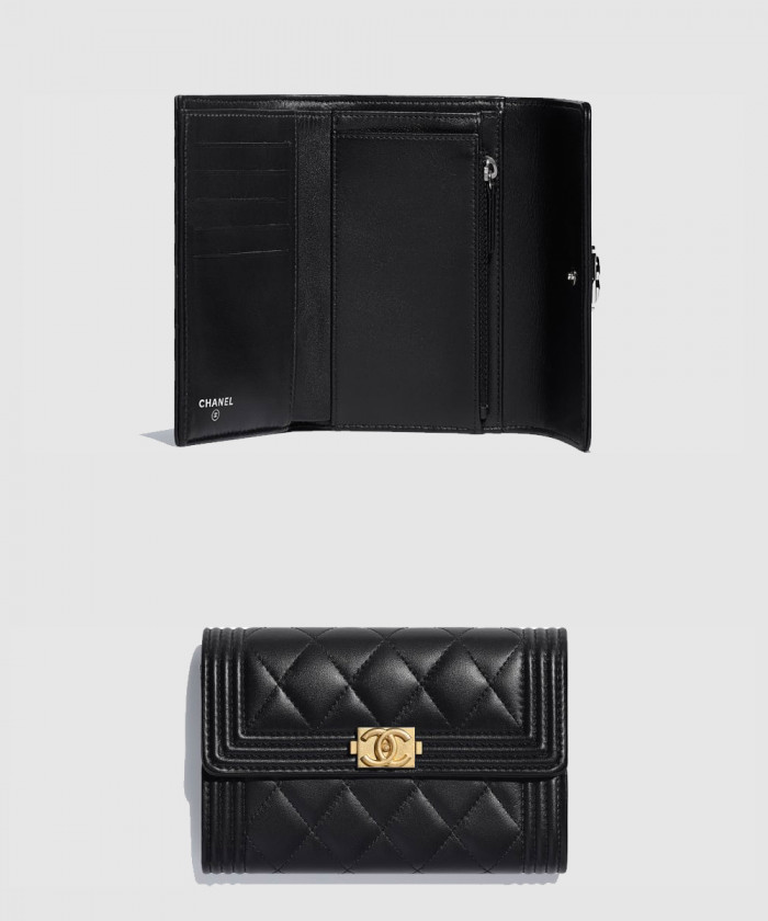 샤넬 보이 중지갑 A84302